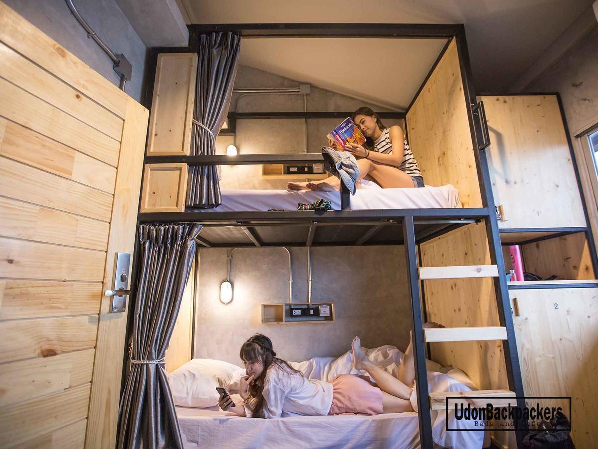 Auberge de jeunesse Udonbackpackers Beds And Cafe à Udon Thani Extérieur photo